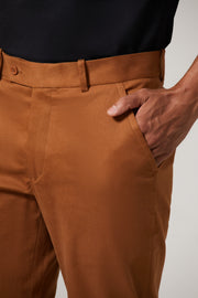 Calça Alfaiataria Sarja Haiti Caramelo